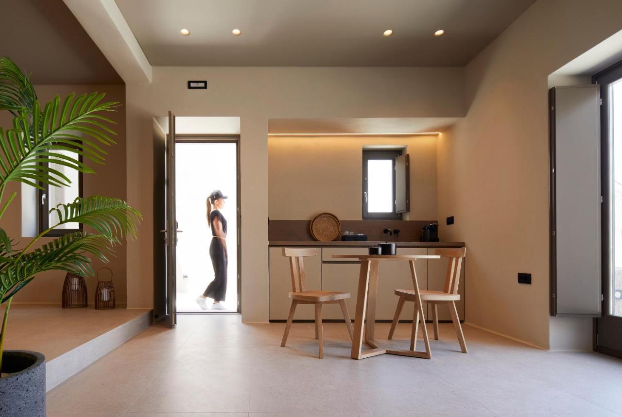 Halcyon Days Suites Pyrgos Kallistis Bagian luar foto